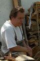 Click to see it big Ich mit Kettensäge, Impression aus dem Atelier